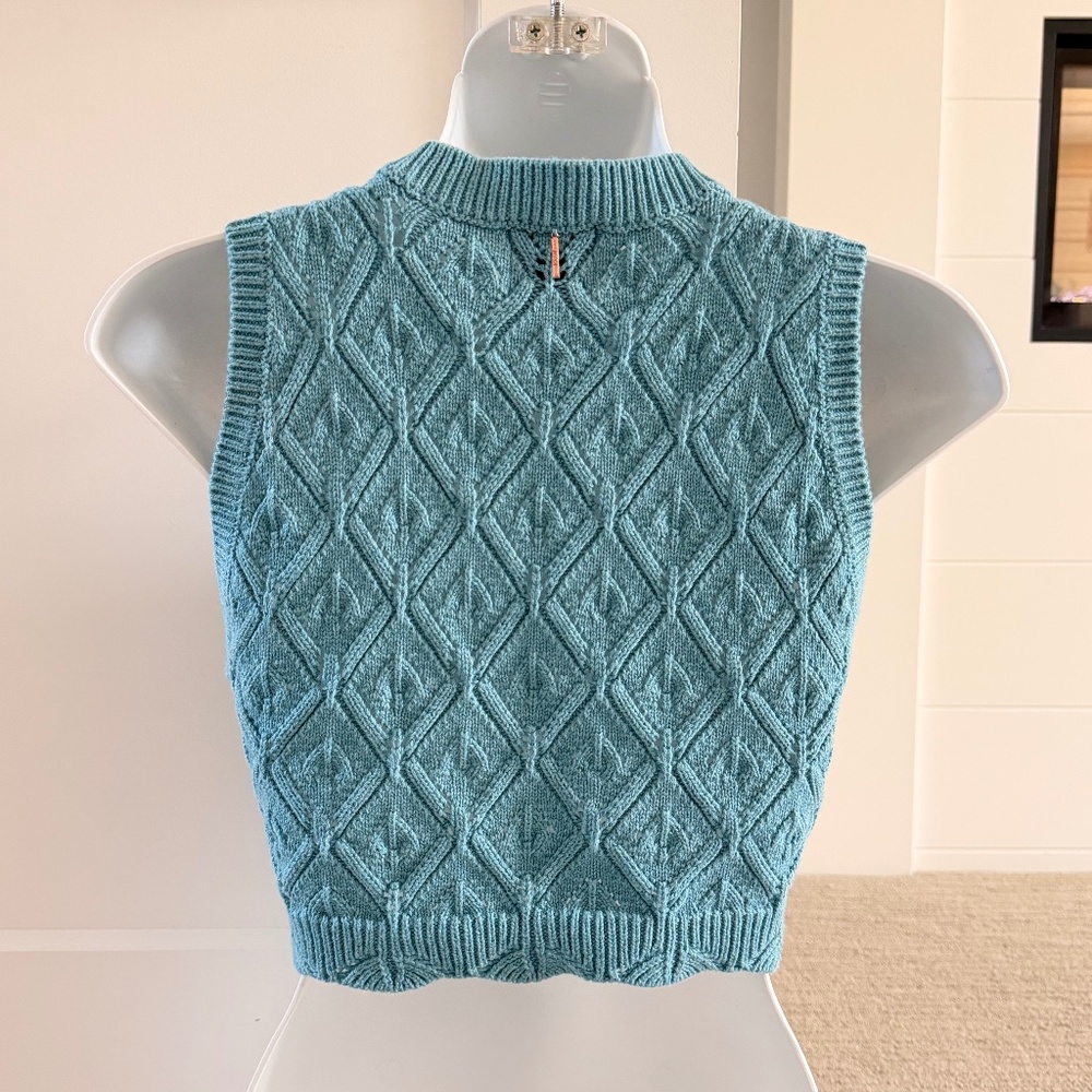 MISA Los Angeles Beautiful Patterned Knit Crop Sweater Vest Sz M NEW - Picture 3 of 3